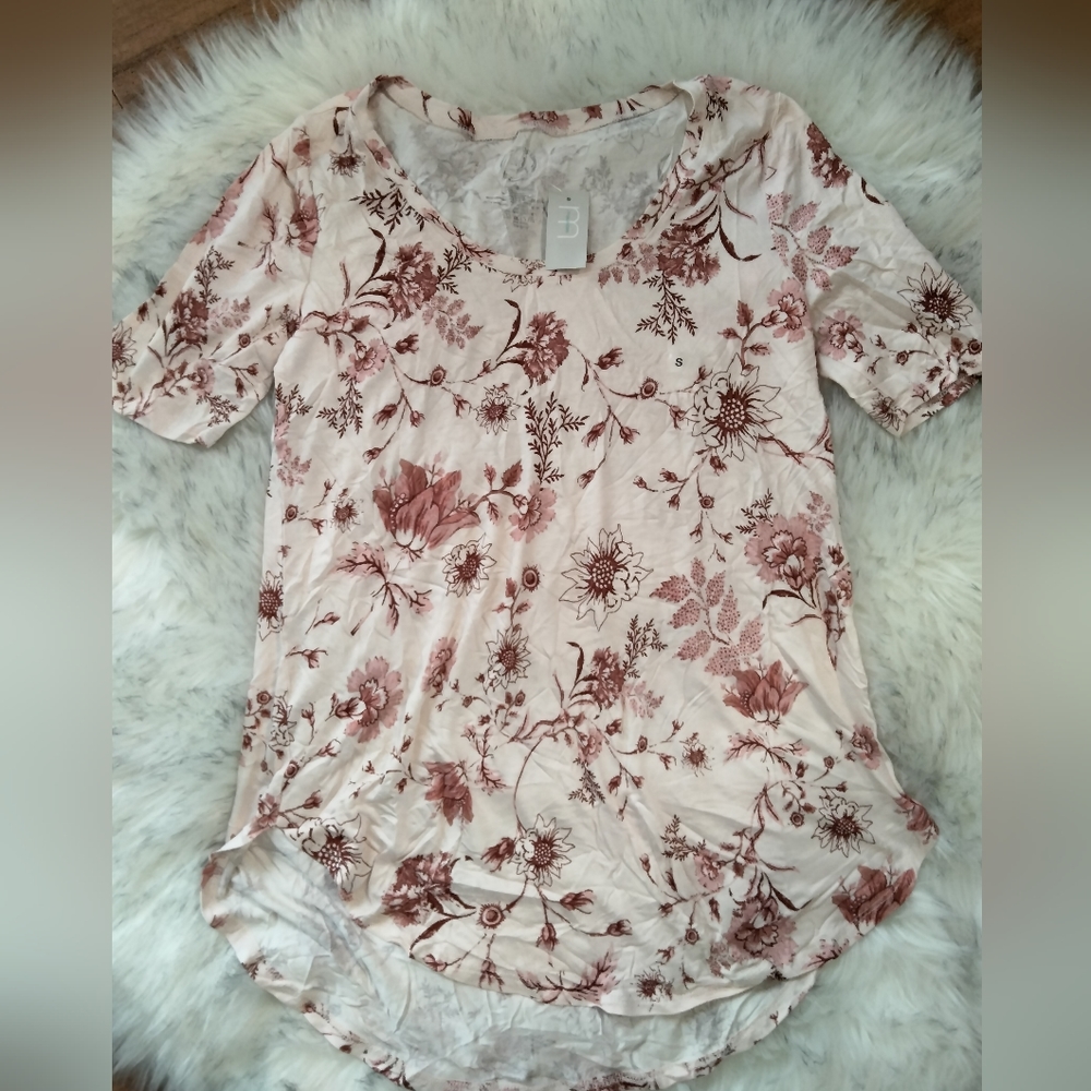 Maurices 24/7 Cream With Floral Print Small Shirt